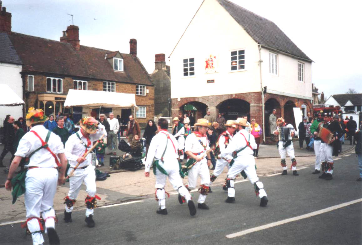 MorrisDancersPuddnandPieFair_CoatofArmsunveiling.enh